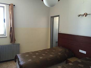St Thomas Home's - 3*